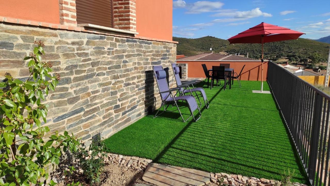 Casa Rural La Colmena Del Geoparque Navatrasierra Bagian luar foto