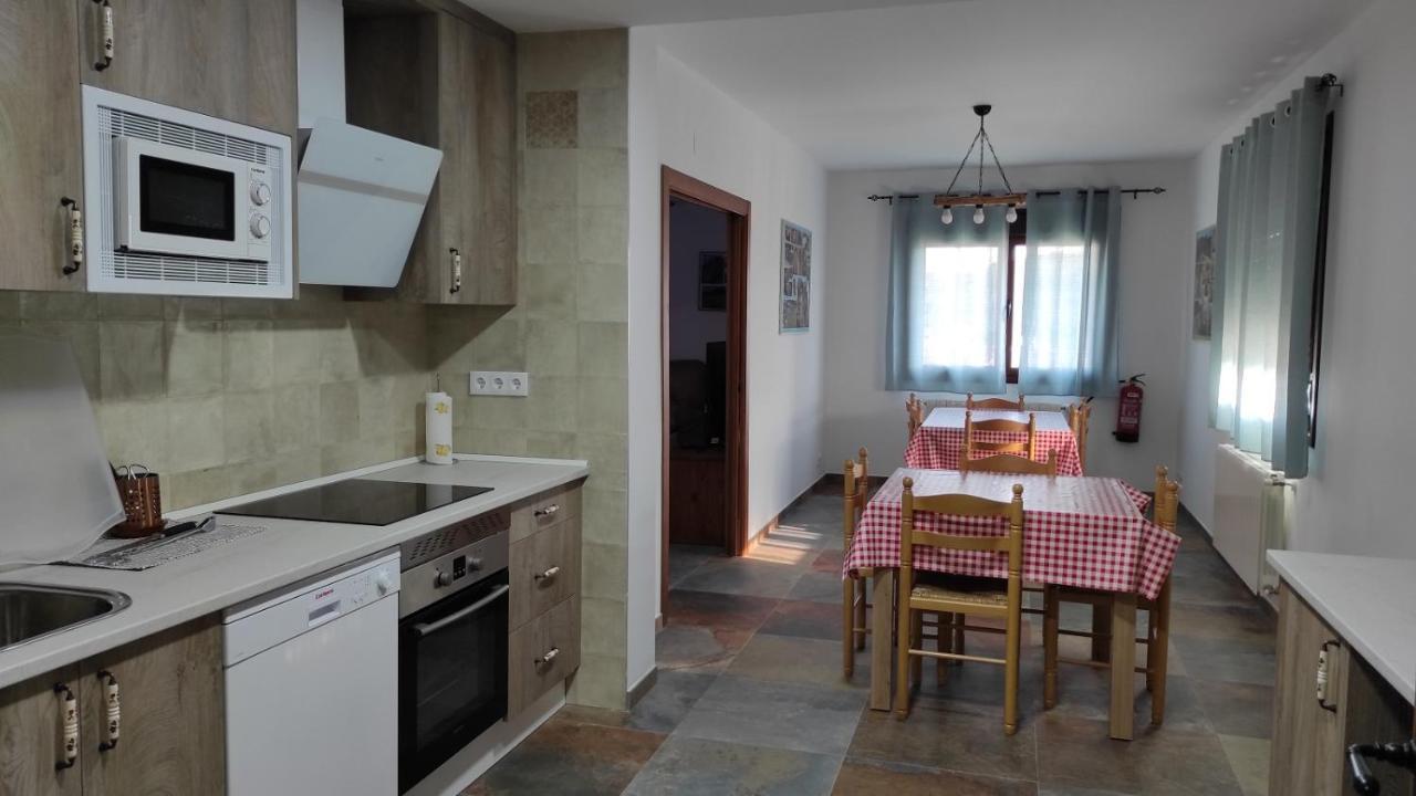 Casa Rural La Colmena Del Geoparque Navatrasierra Bagian luar foto