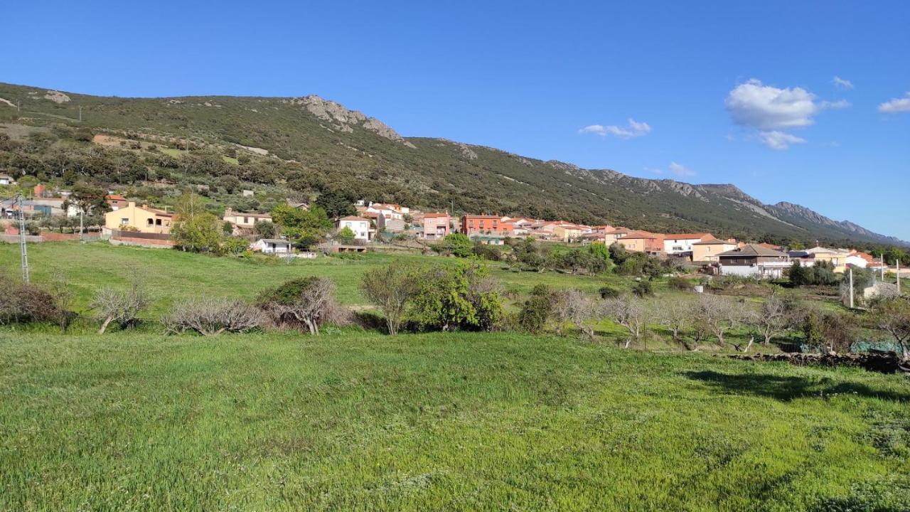 Casa Rural La Colmena Del Geoparque Navatrasierra Bagian luar foto