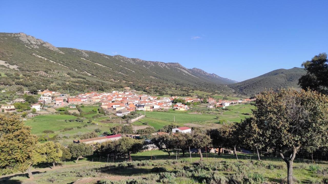 Casa Rural La Colmena Del Geoparque Navatrasierra Bagian luar foto