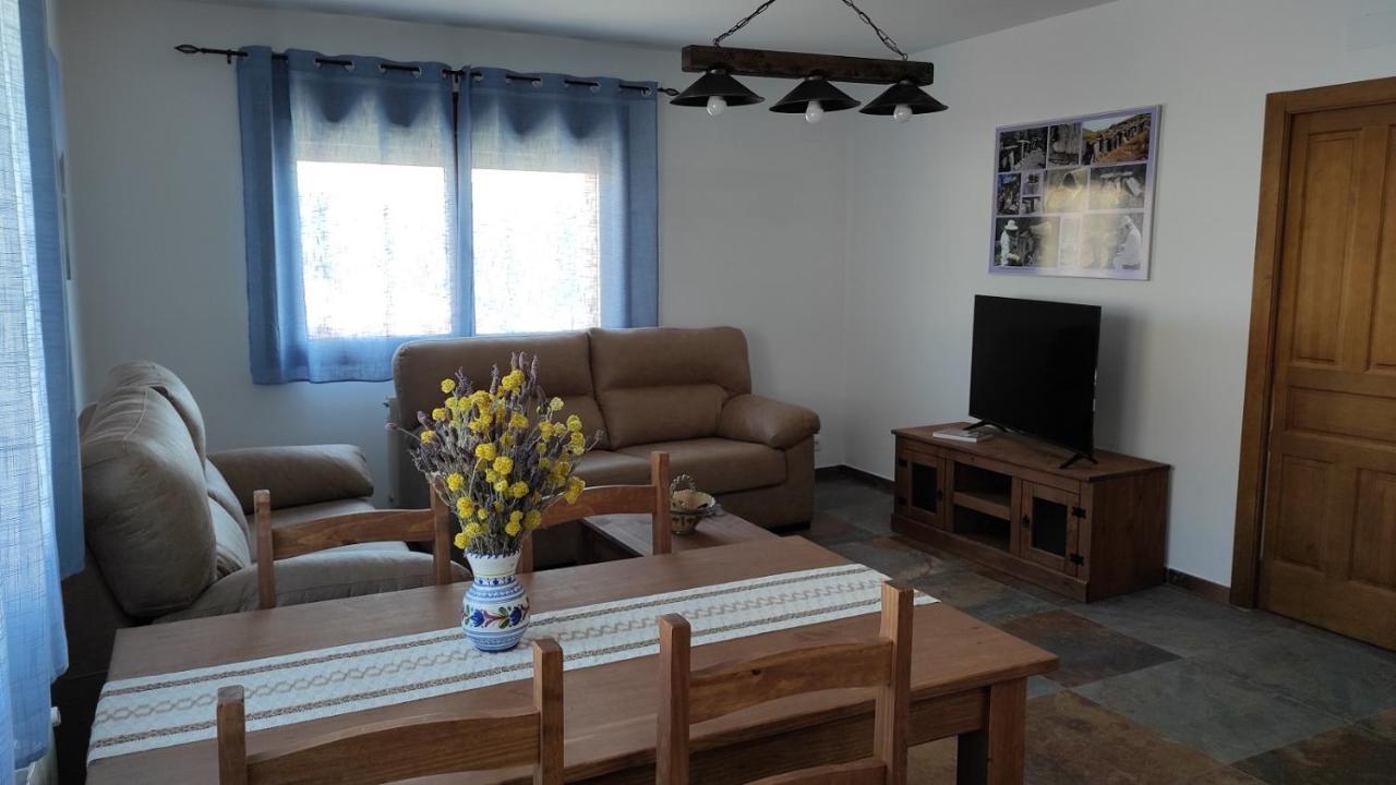 Casa Rural La Colmena Del Geoparque Navatrasierra Bagian luar foto