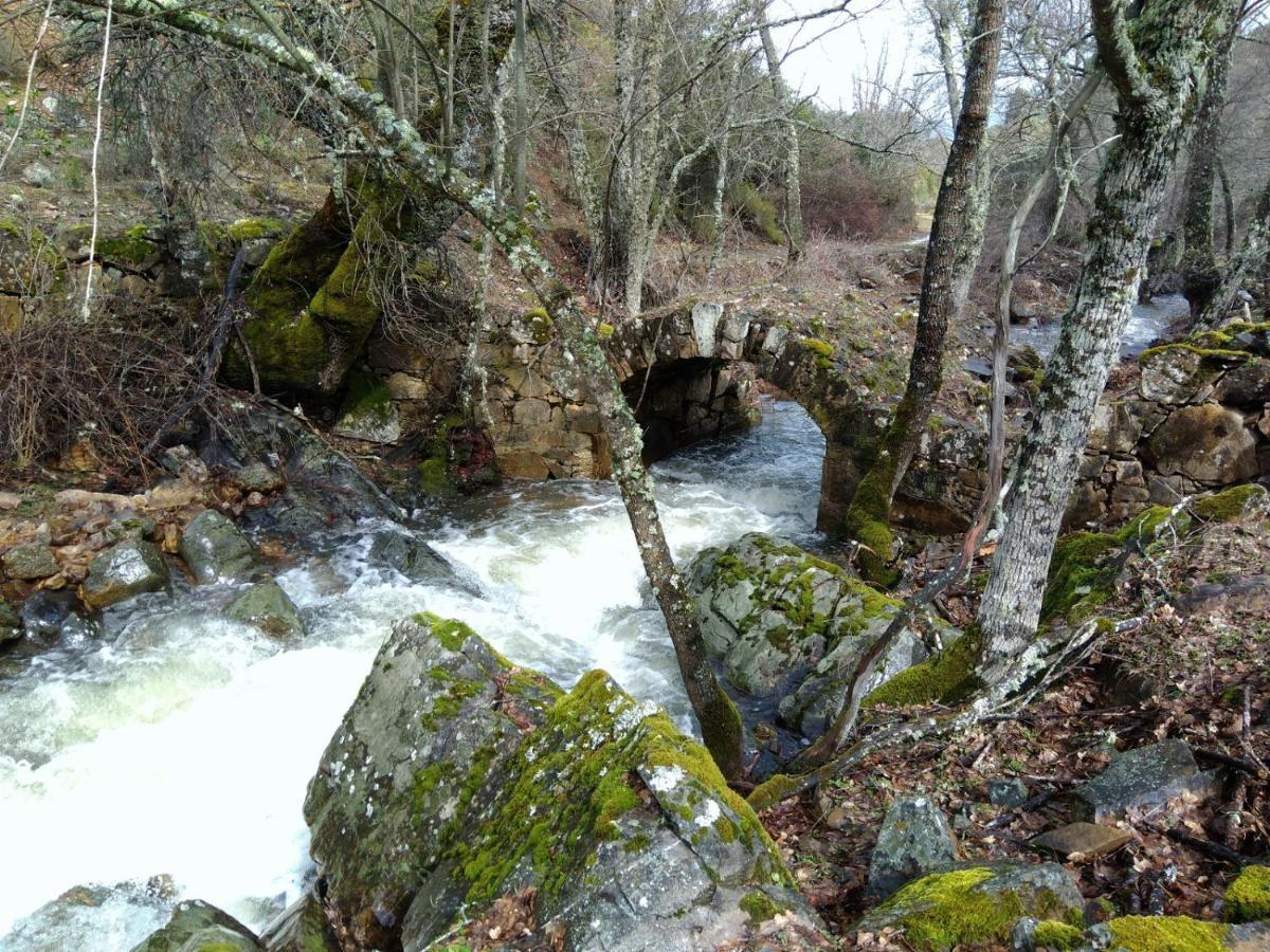 Casa Rural La Colmena Del Geoparque Navatrasierra Bagian luar foto